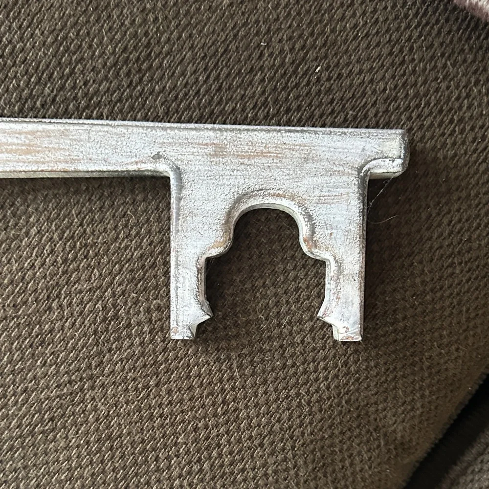 Rustic Brown Wall Key Decor - Picture 4 of 9